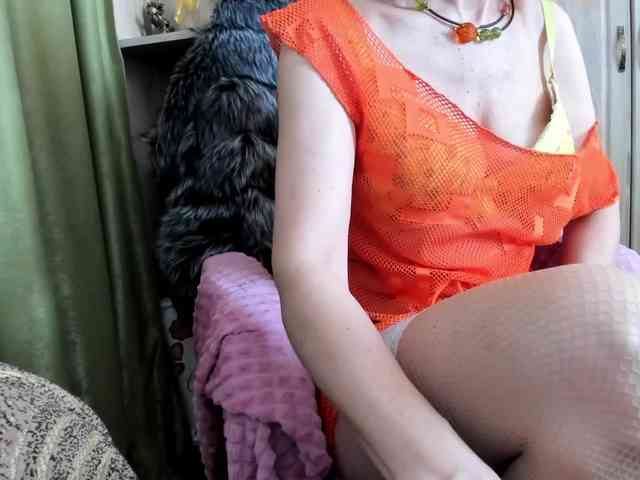 Squirrel-on-the-Bong webcam