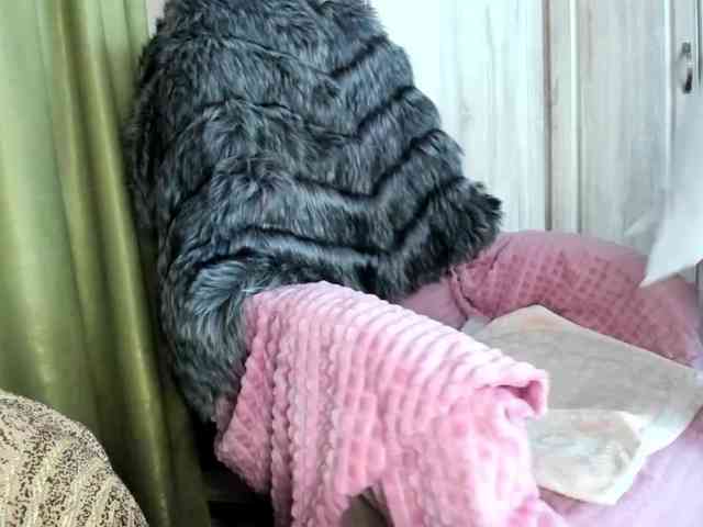 Squirrel-on-the-Bong webcam