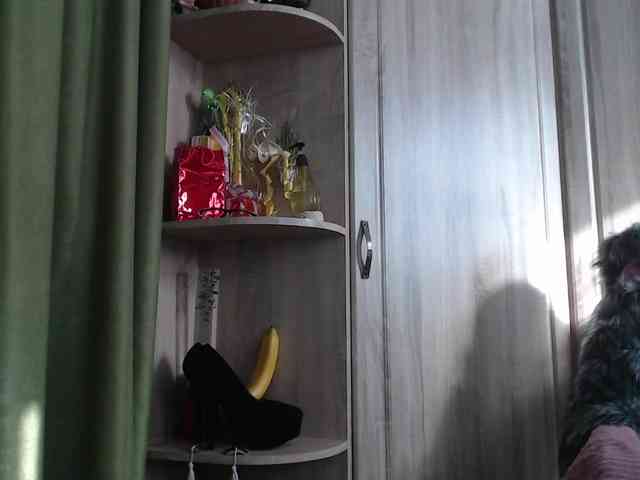 Squirrel-on-the-Bong webcam