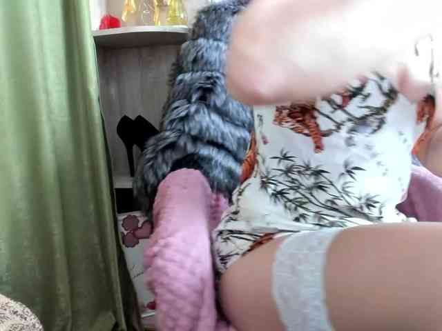 Squirrel-on-the-Bong webcam