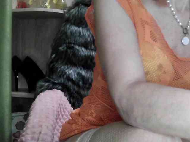 Squirrel-on-the-Bong webcam