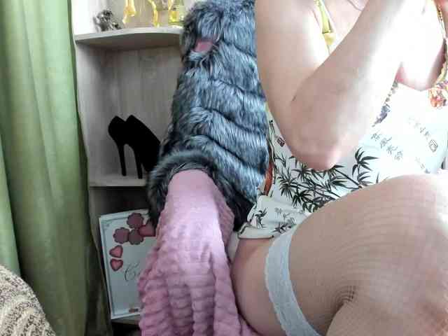 Squirrel-on-the-Bong webcam