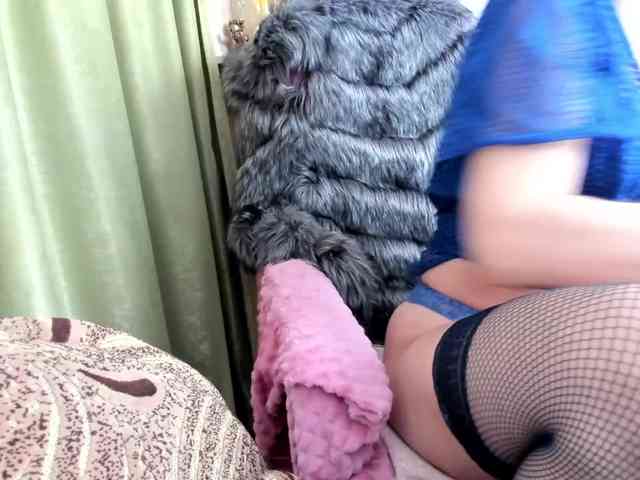 Squirrel-on-the-Bong webcam