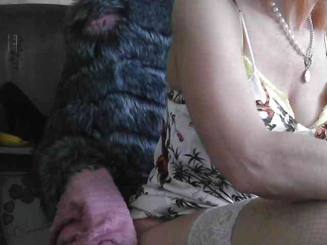 Squirrel-on-the-Bong webcam