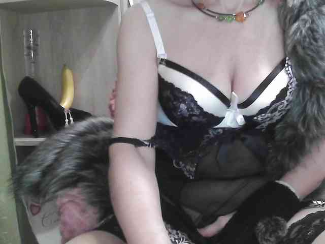 Squirrel-on-the-Bong webcam