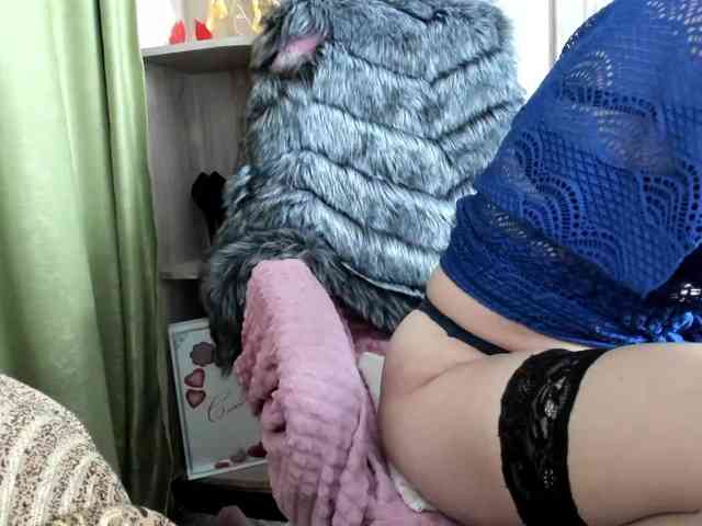 Squirrel-on-the-Bong webcam