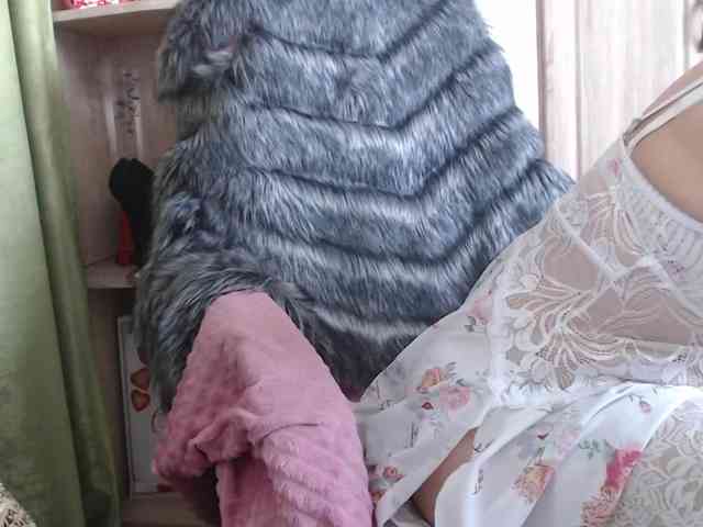 Squirrel-on-the-Bong webcam