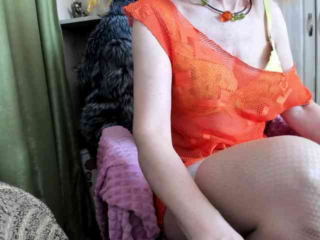 Squirrel-on-the-Bong webcam