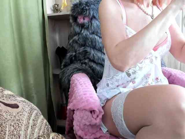 Squirrel-on-the-Bong webcam