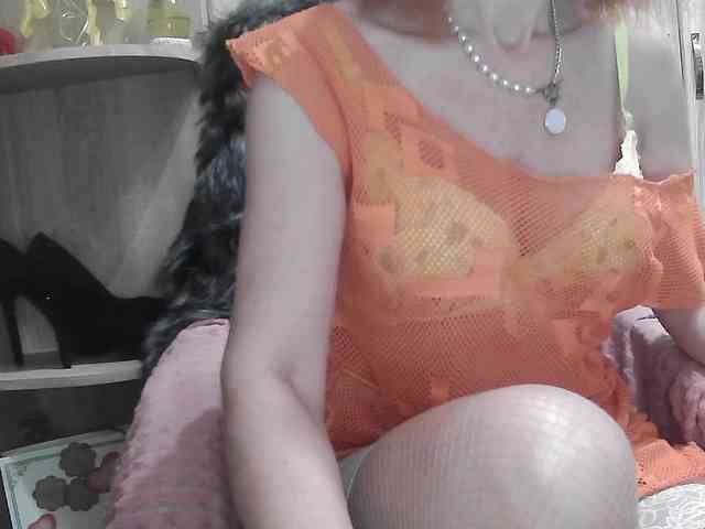 Squirrel-on-the-Bong webcam