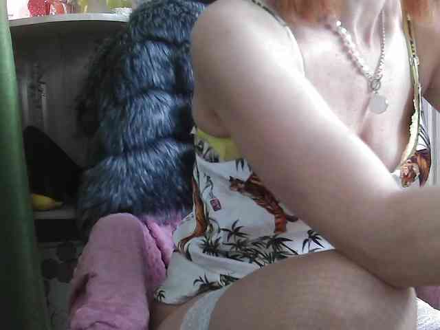 Squirrel-on-the-Bong webcam