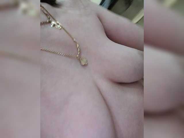 Angelia22's BongaCams show and profile