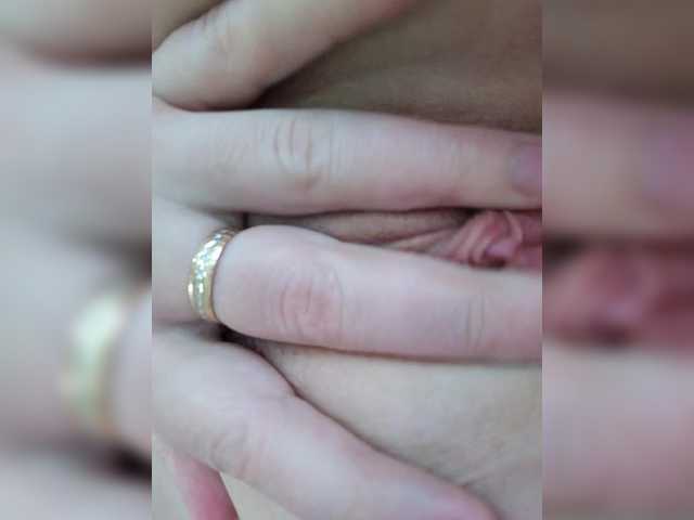 Angelia22's BongaCams show and profile