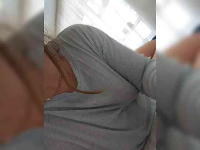 Angelia22 Live Webcam on BongaCams