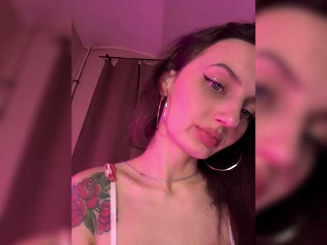 le modèle Wow-Eva est en webcam porno dans un show sur le site bongacams, il possède les tags suivants: White/Caucasian,Brunette,Shaved