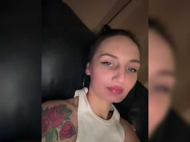 Wow-Eva's BongaCams show and profile