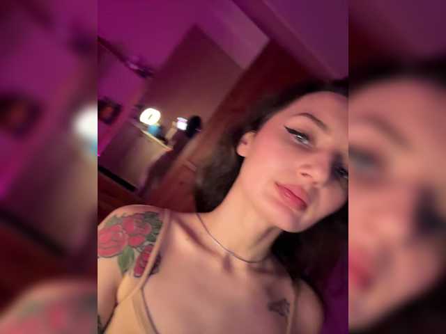 Wow-Eva's BongaCams show and profile