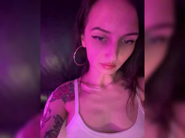 Wow-Eva's BongaCams show and profile