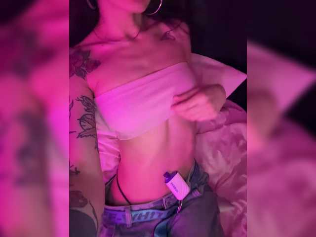 Wow-Eva's BongaCams show and profile