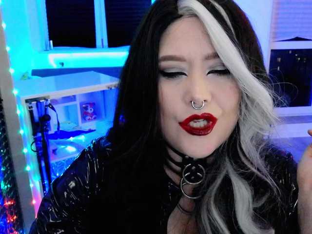 Laura-Wicked's BongaCams show and profile