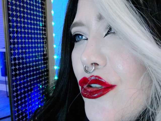 Laura-Wicked's BongaCams show and profile