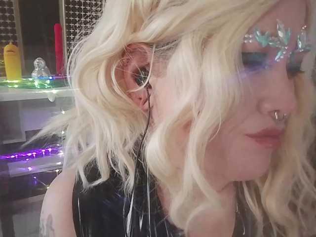 Laura-Wicked's BongaCams show and profile