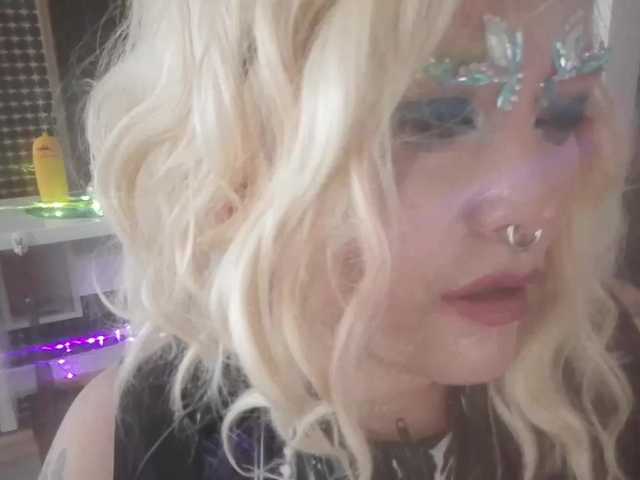 Laura-Wicked's BongaCams show and profile