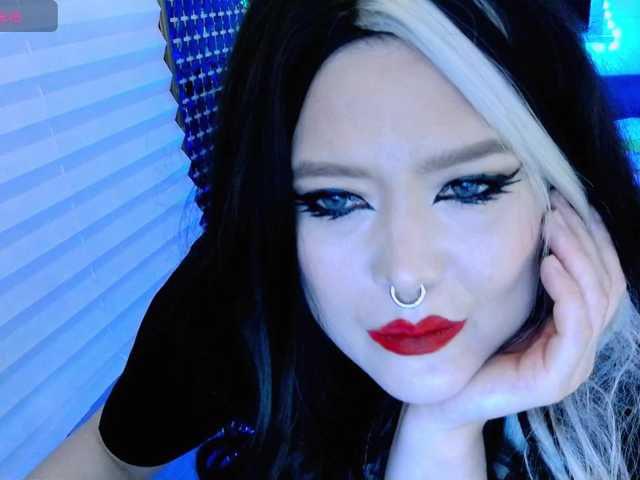 Laura-Wicked's BongaCams show and profile