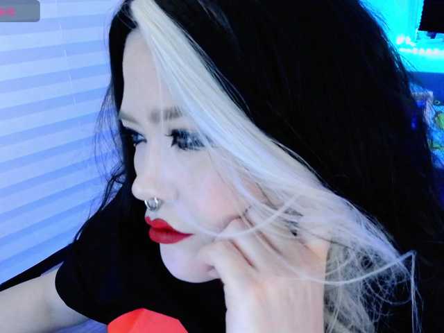 Laura-Wicked's BongaCams show and profile