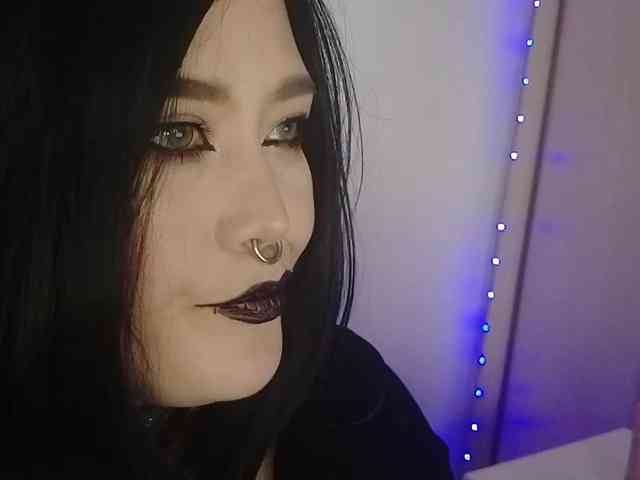Laura-Wicked webcam