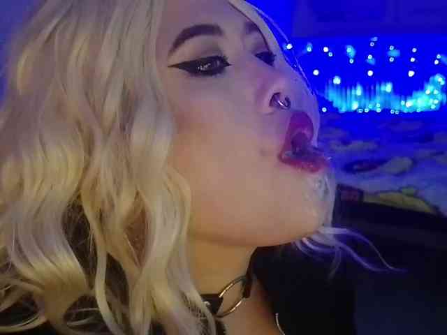 Laura-Wicked webcam