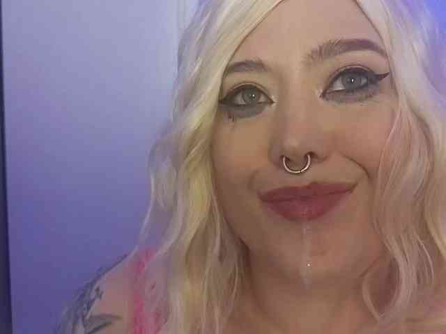 Laura-Wicked webcam