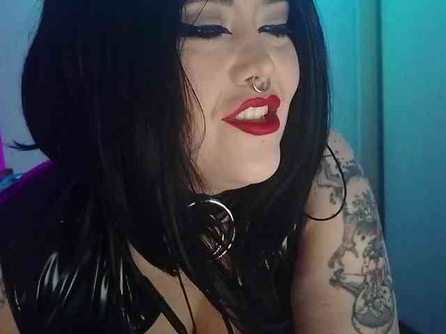 Laura-Wicked webcam