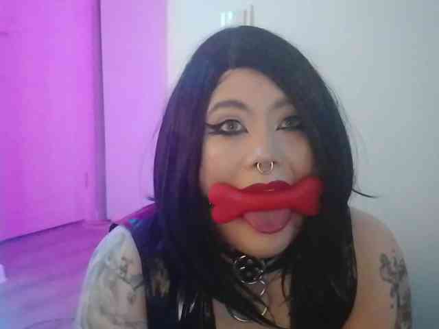 Laura-Wicked webcam