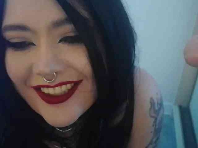 Laura-Wicked webcam