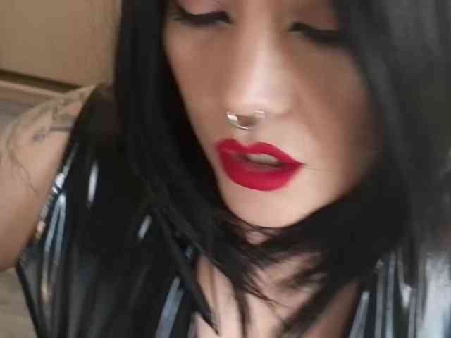 Laura-Wicked webcam