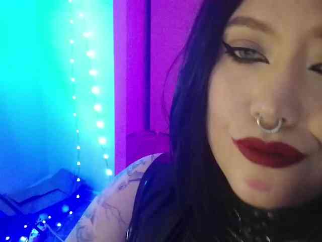 Laura-Wicked webcam