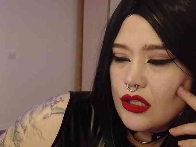 Laura-Wicked webcam