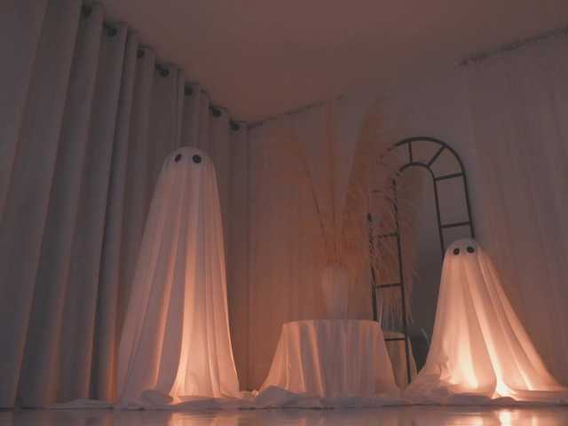 Discover AmyArmstrong, she wants to masturbate for you AmyArmstrong from BongaCams