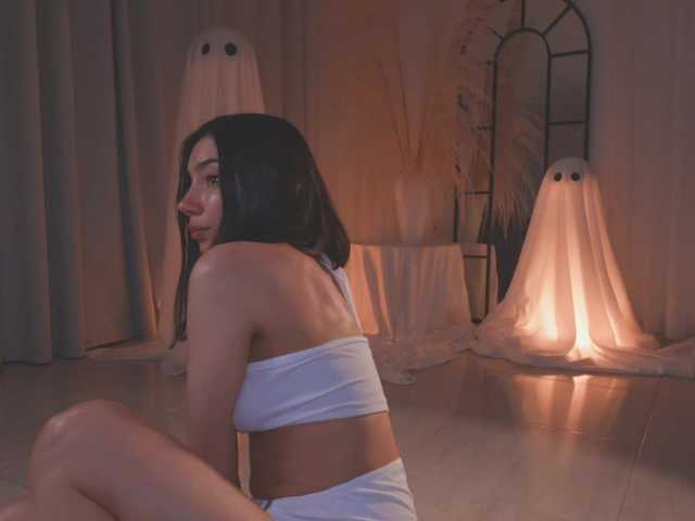 Discover AmyArmstrong, she wants to masturbate for you AmyArmstrong from BongaCams