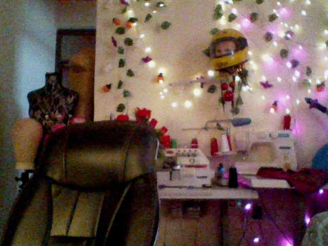 Lilianjackson ist eine deutsche Camgirl, die für heiße Live-Shows bereitsteht