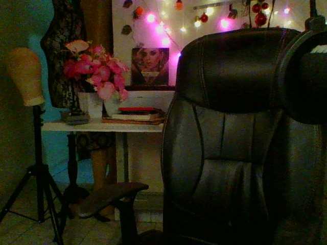 Lilianjackson ist eine verführerische deutsche Camgirl, die für dich live ist