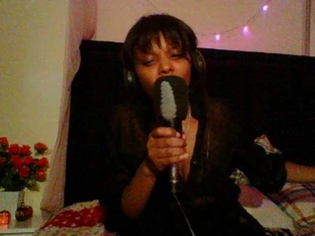 le modèle Lilianjackson est en webcam porno dans un show sur le site bongacams, il possède les tags suivants: Ebony,Brunette,Trimmed