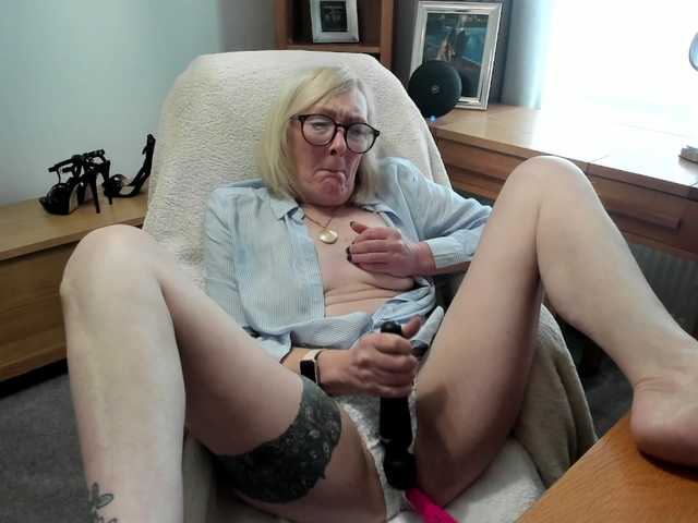 Victoria68xx's BongaCams show and profile