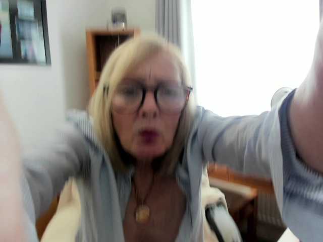 Victoria68xx's BongaCams show and profile