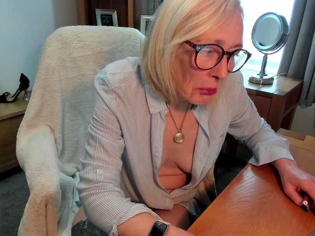 Victoria68xx's BongaCams show and profile