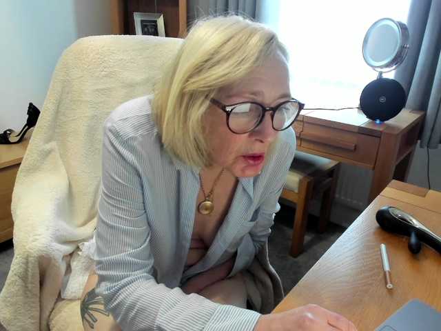 Victoria68xx's BongaCams show and profile