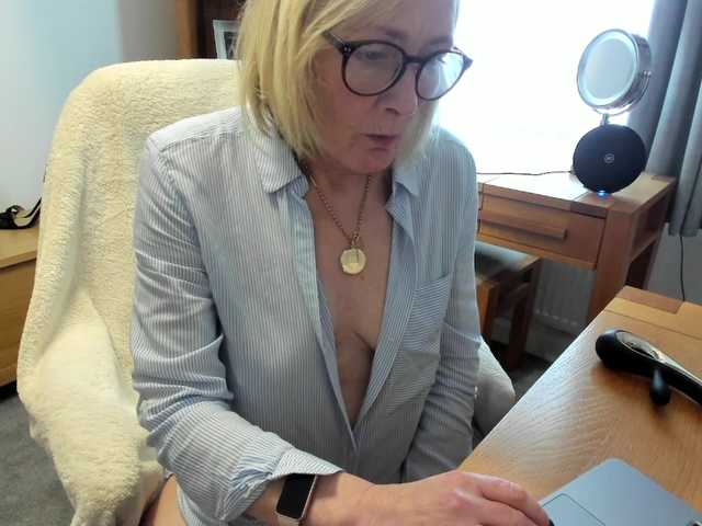 Victoria68xx's BongaCams show and profile