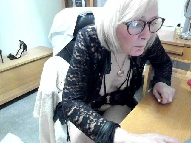 Victoria68xx's BongaCams show and profile