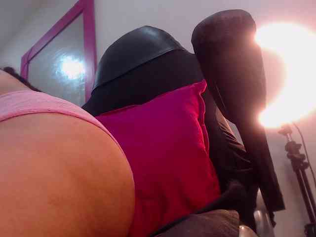 DolceHotXX Live Webcam on BongaCams